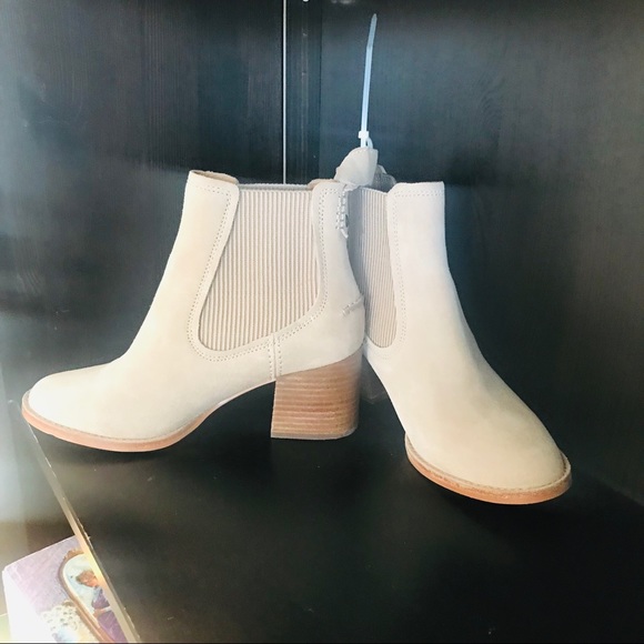 Tan Suede UGG Boots Size 6 In EUC - Picture 4 of 7